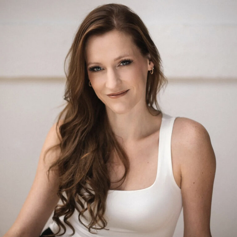 Patricia Larrass HÖFKE booking